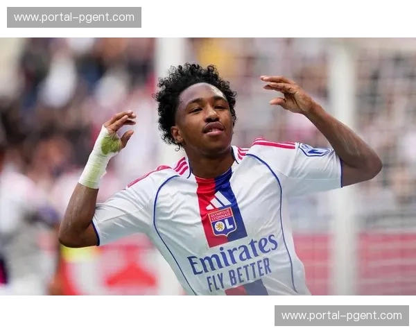 里昂13连胜后积分已达45分 对第二名的朗斯形成施压之势