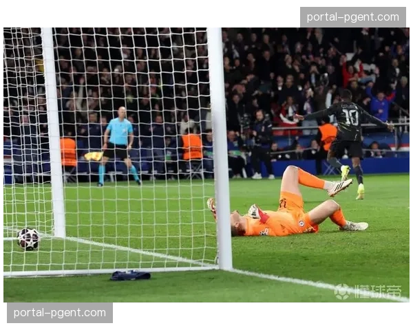 切尔西门将约根森灾难级失误 传球被断导致第三粒失球
